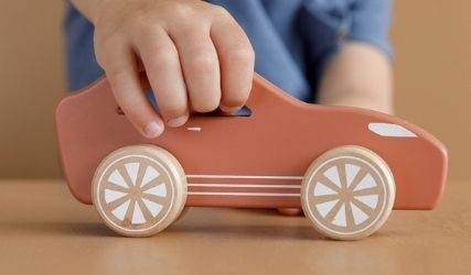 Hračky pro milovníky aut a vláčků