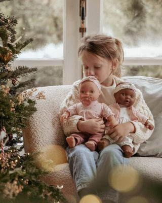 Panenky Little Dutch, to jsou ty, které se o Vánocích rozbalují s největším úsměvem. 💕 Ať už textilní nebo klasické, pro...