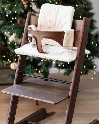 Má váš nejmenší už své místo u štědrovečerního stolu? 🎄 Židlička Tripp Trapp od Stokke dává dětem plnohodnotné místo mezi...